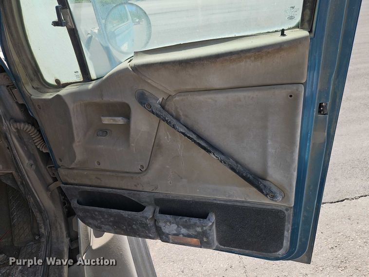 image for item EO4515 2005 Sterling L7500 water truck