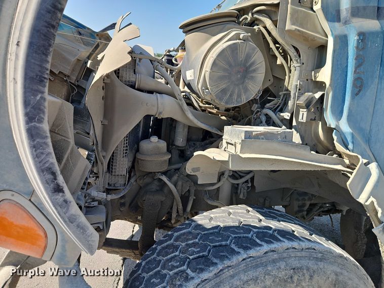 image for item EO4515 2005 Sterling L7500 water truck