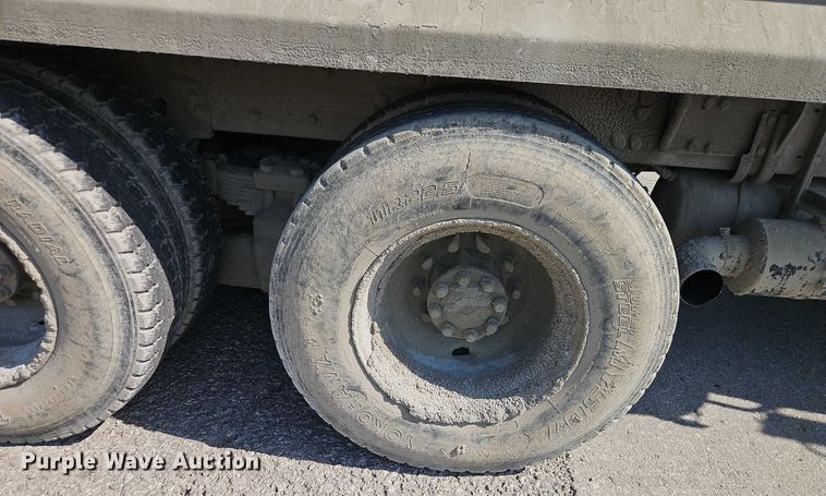 image for item EO4515 2005 Sterling L7500 water truck