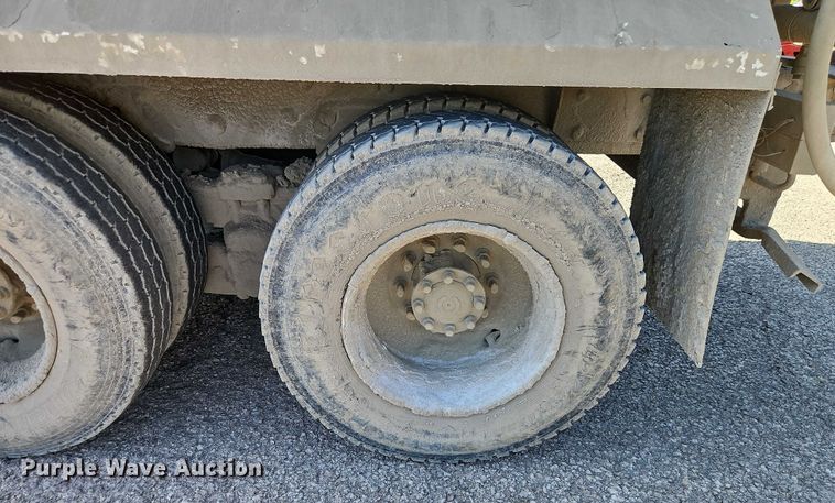 image for item EO4515 2005 Sterling L7500 water truck