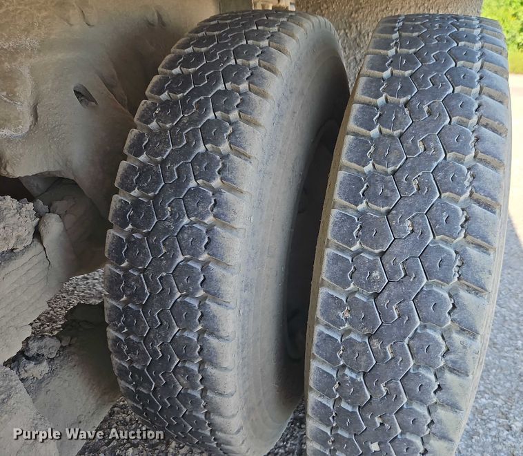 image for item EO4515 2005 Sterling L7500 water truck