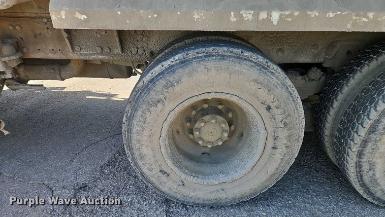 image for item EO4515 2005 Sterling L7500 water truck