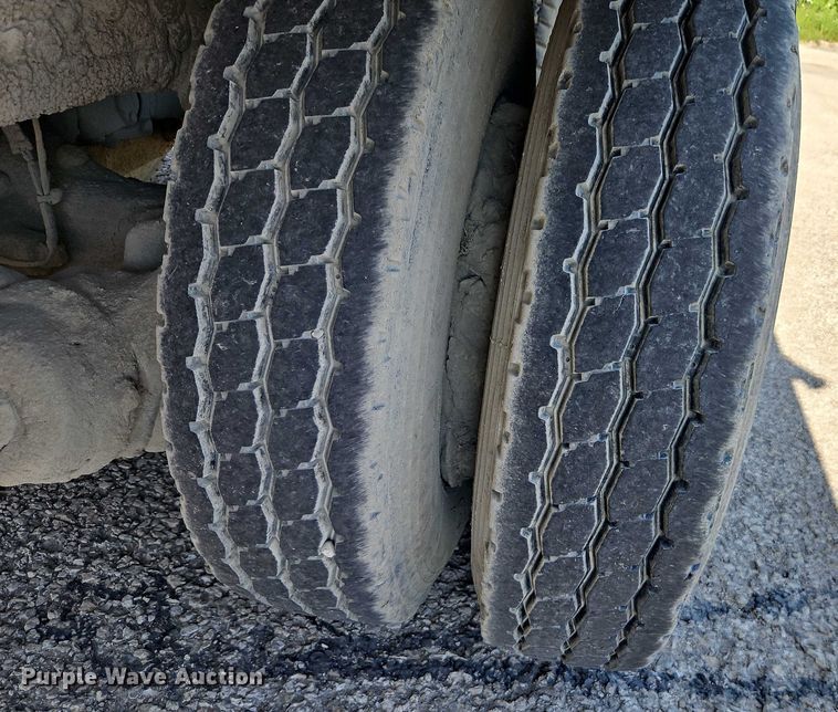 image for item EO4515 2005 Sterling L7500 water truck