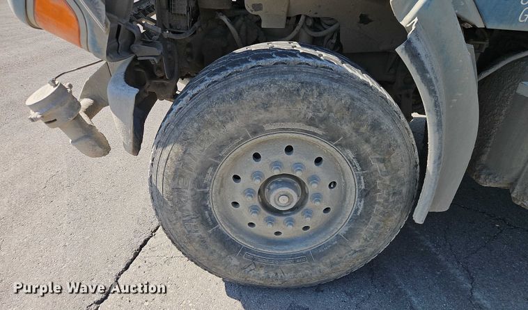 image for item EO4515 2005 Sterling L7500 water truck