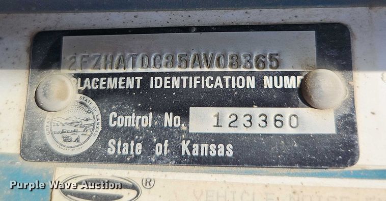 image for item EO4515 2005 Sterling L7500 water truck