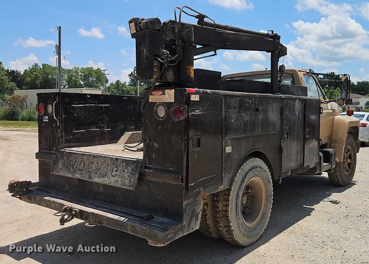 image for item EO4523 1985 Ford F700 utility / service truck