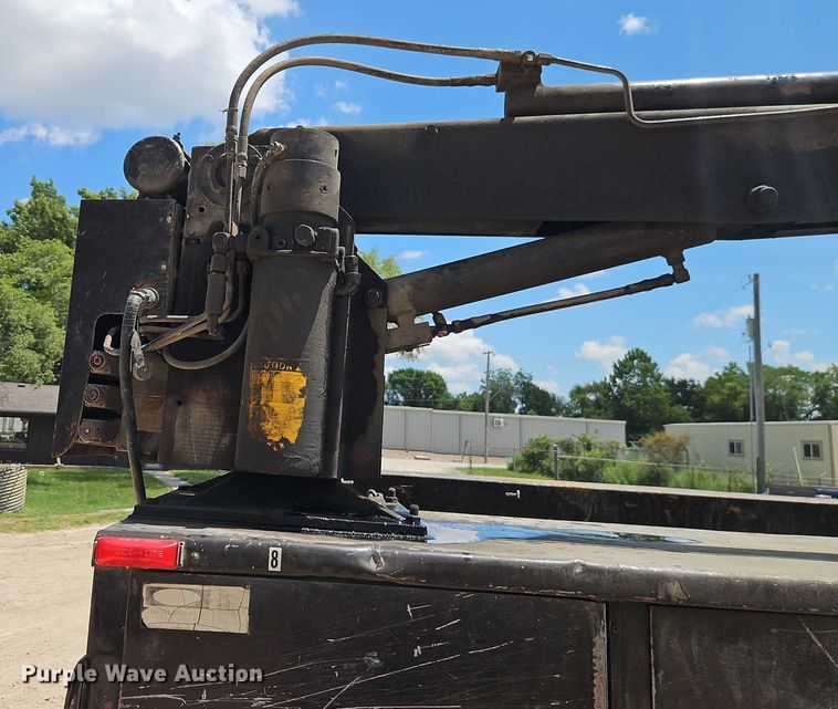 image for item EO4523 1985 Ford F700 utility / service truck