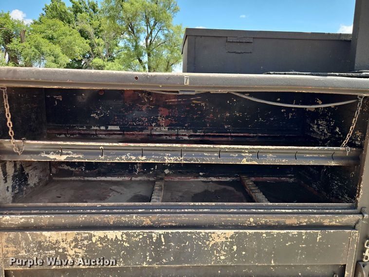 image for item EO4523 1985 Ford F700 utility / service truck