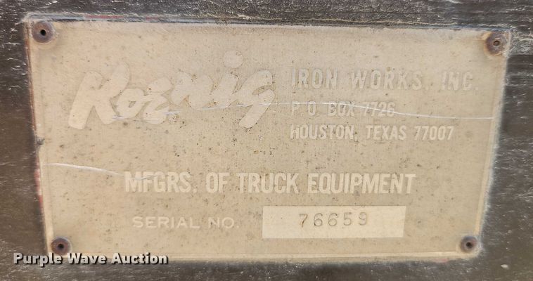 image for item EO4523 1985 Ford F700 utility / service truck