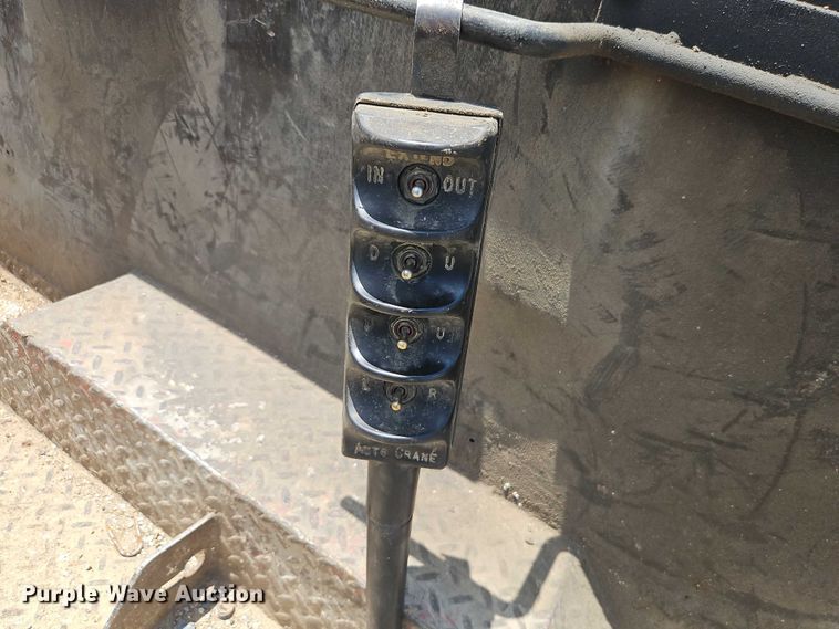 image for item EO4523 1985 Ford F700 utility / service truck