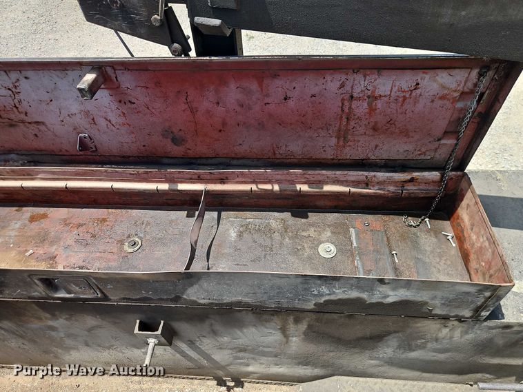 image for item EO4523 1985 Ford F700 utility / service truck