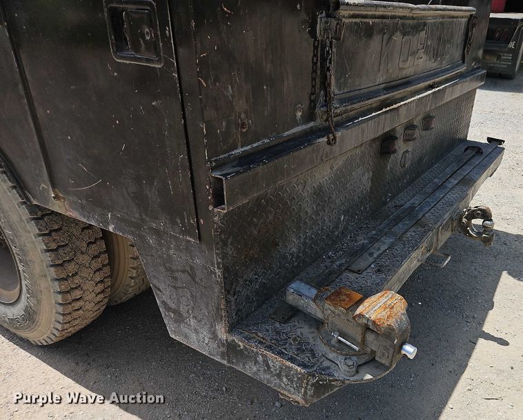 image for item EO4523 1985 Ford F700 utility / service truck