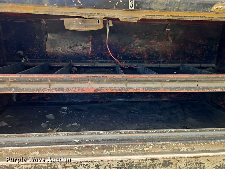 image for item EO4523 1985 Ford F700 utility / service truck