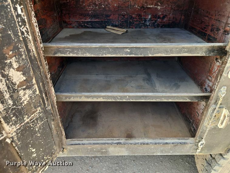 image for item EO4523 1985 Ford F700 utility / service truck