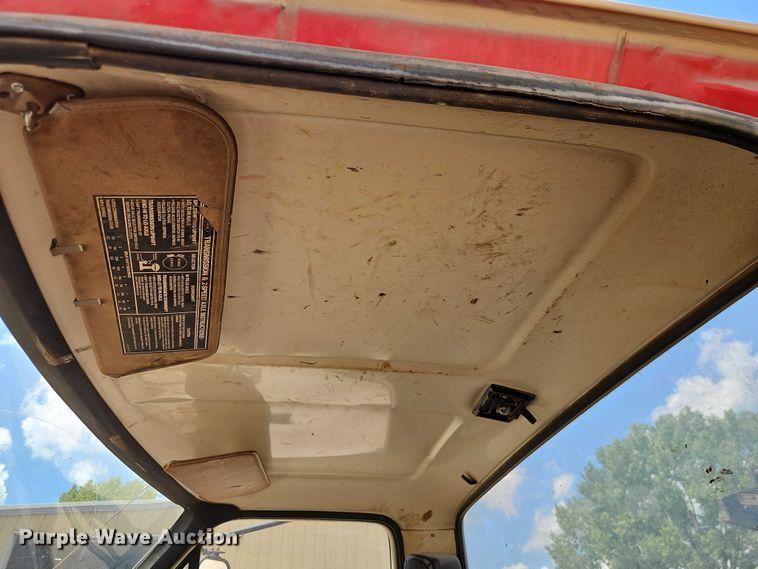 image for item EO4523 1985 Ford F700 utility / service truck