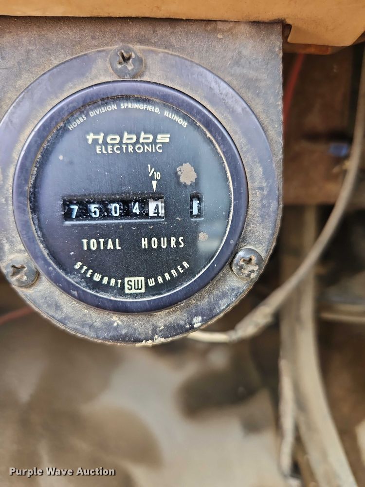 image for item EO4523 1985 Ford F700 utility / service truck