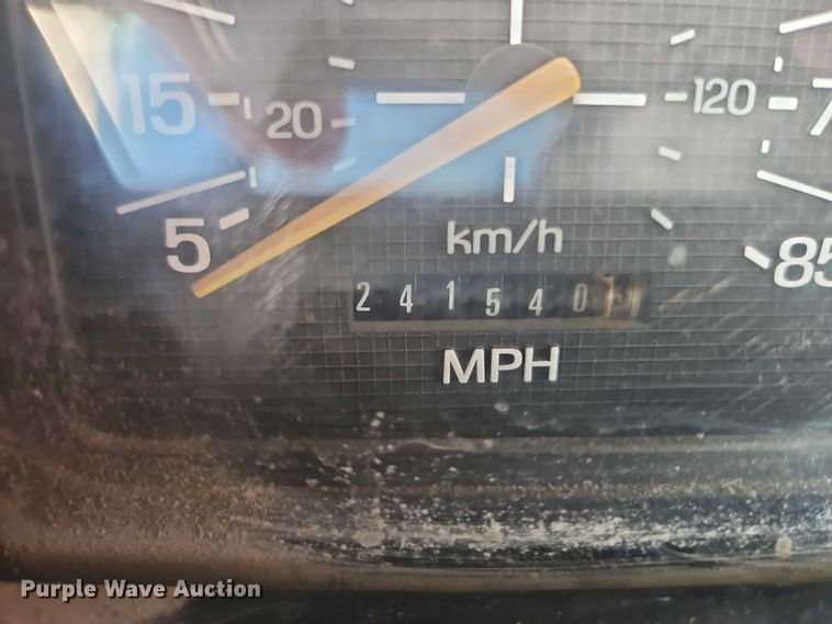 image for item EO4523 1985 Ford F700 utility / service truck