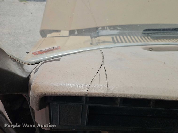 image for item EO4523 1985 Ford F700 utility / service truck