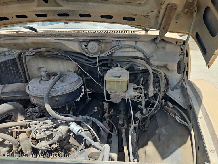 image for item EO4523 1985 Ford F700 utility / service truck