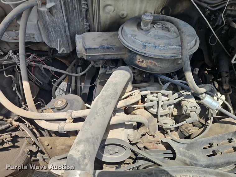 image for item EO4523 1985 Ford F700 utility / service truck