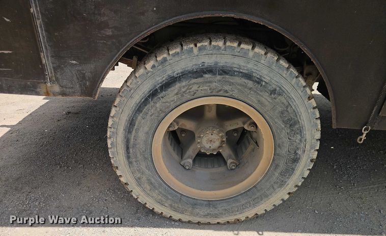 image for item EO4523 1985 Ford F700 utility / service truck