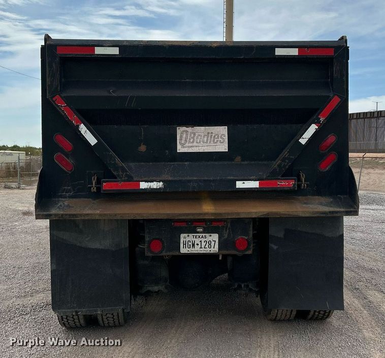 image for item EQ0501 2006 International RF027 dump truck