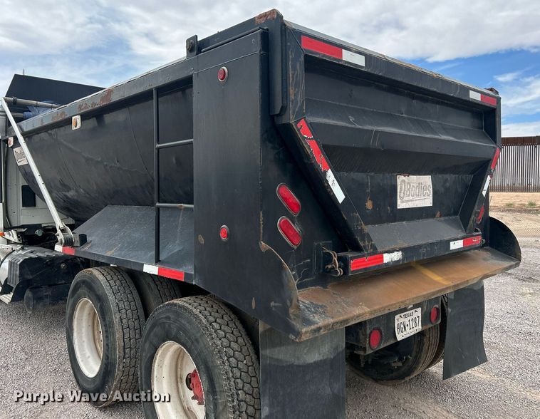 image for item EQ0501 2006 International RF027 dump truck