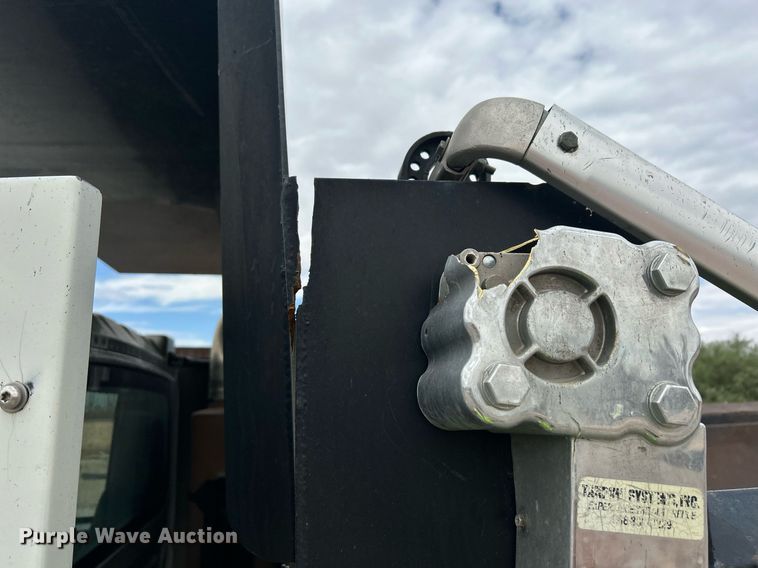 image for item EQ0501 2006 International RF027 dump truck