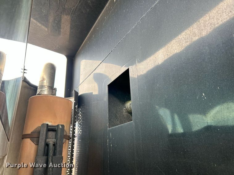 image for item EQ0501 2006 International RF027 dump truck