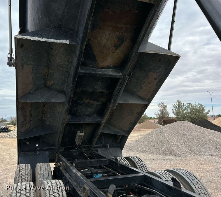 image for item EQ0501 2006 International RF027 dump truck