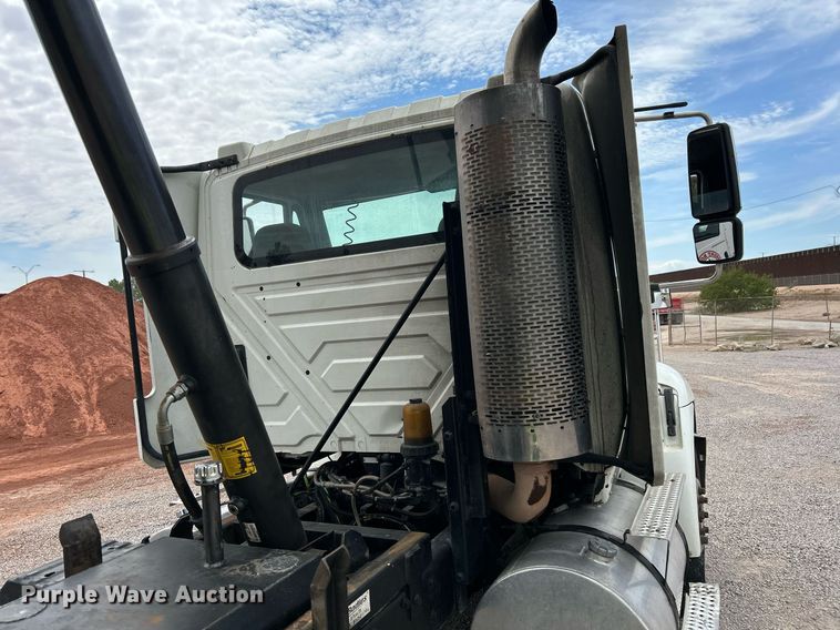 image for item EQ0501 2006 International RF027 dump truck