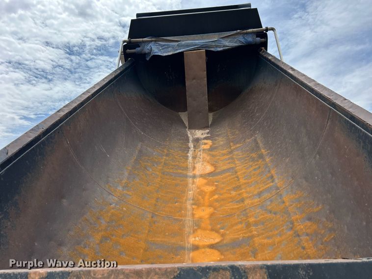 image for item EQ0501 2006 International RF027 dump truck