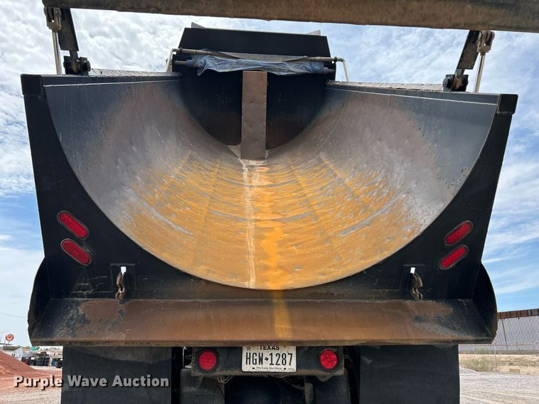 image for item EQ0501 2006 International RF027 dump truck