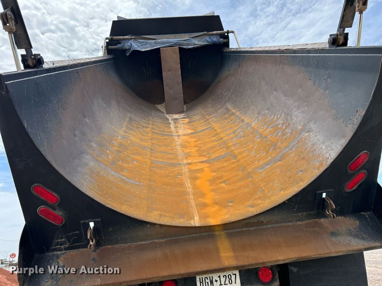 image for item EQ0501 2006 International RF027 dump truck