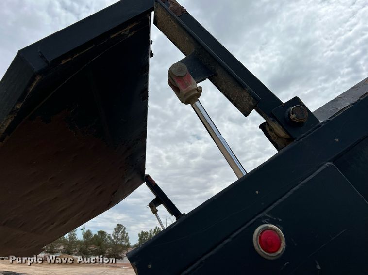 image for item EQ0501 2006 International RF027 dump truck