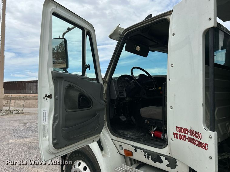 image for item EQ0501 2006 International RF027 dump truck