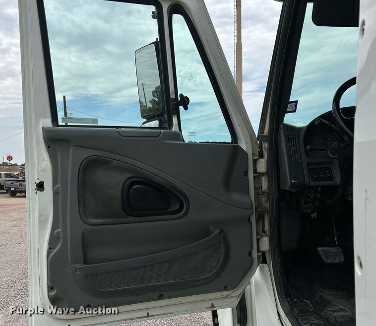 image for item EQ0501 2006 International RF027 dump truck