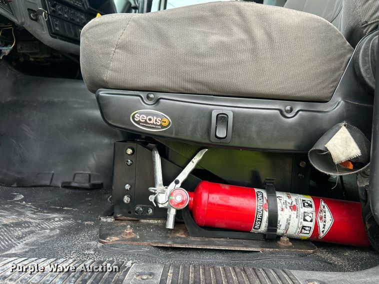 image for item EQ0501 2006 International RF027 dump truck