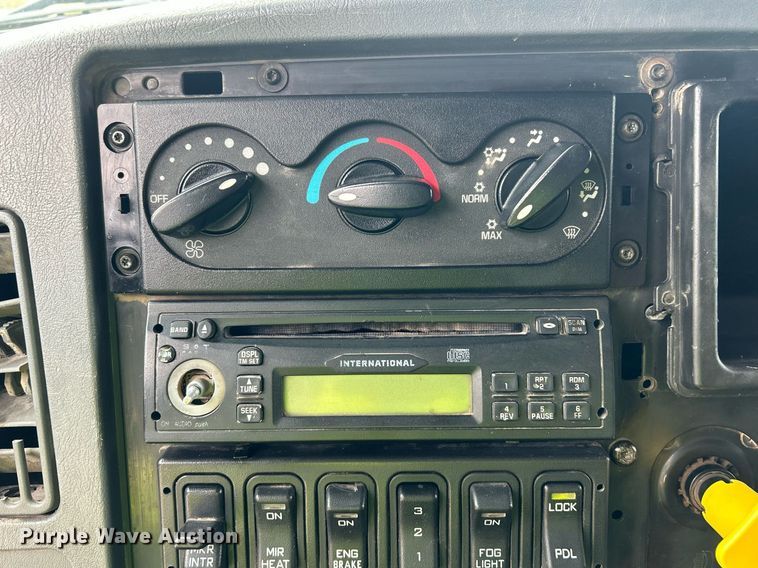 image for item EQ0501 2006 International RF027 dump truck