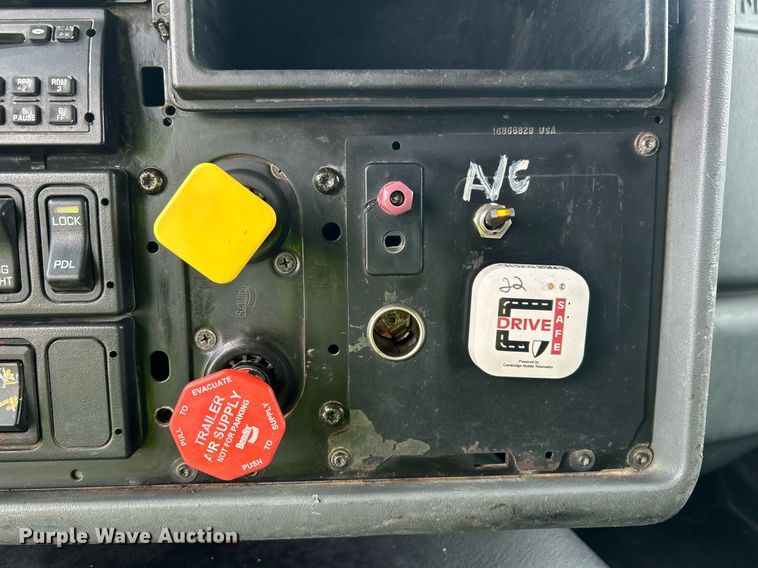 image for item EQ0501 2006 International RF027 dump truck