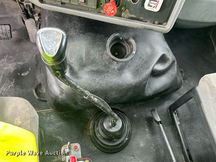 image for item EQ0501 2006 International RF027 dump truck