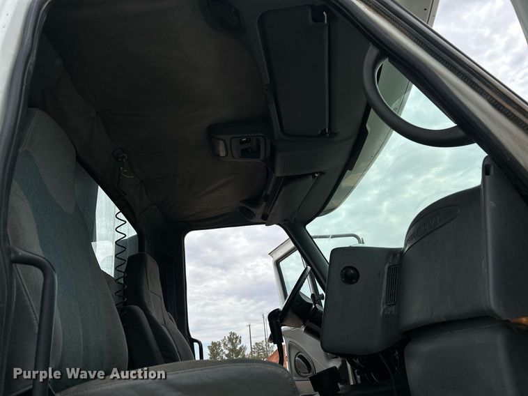 image for item EQ0501 2006 International RF027 dump truck