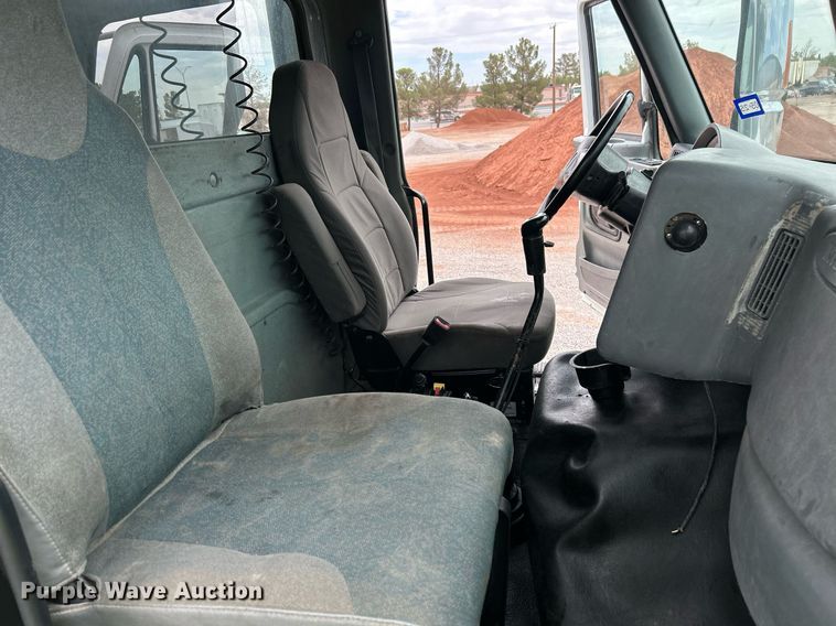 image for item EQ0501 2006 International RF027 dump truck