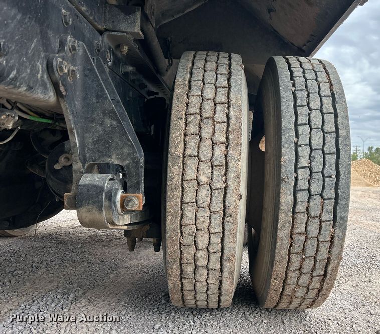 image for item EQ0501 2006 International RF027 dump truck