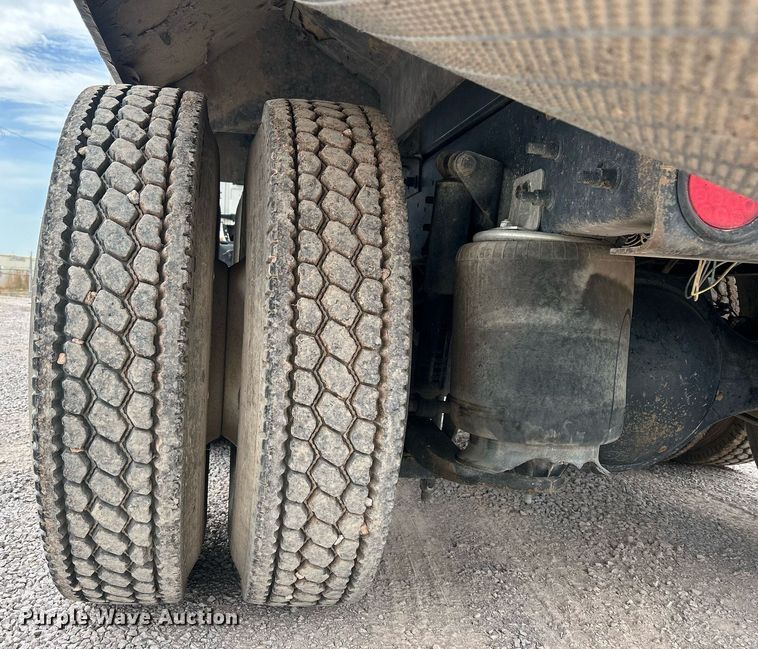 image for item EQ0501 2006 International RF027 dump truck