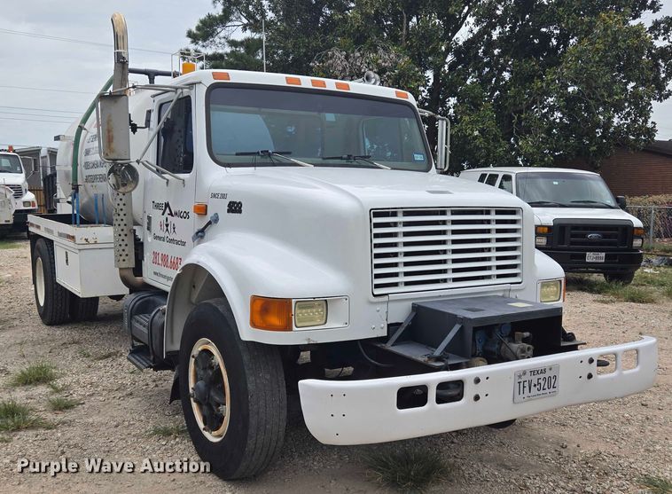 image for item EQ4065 1997 International 4700 vacuum truck