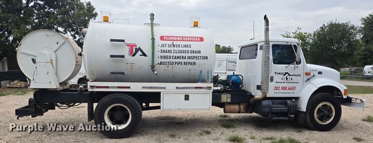 image for item EQ4065 1997 International 4700 vacuum truck