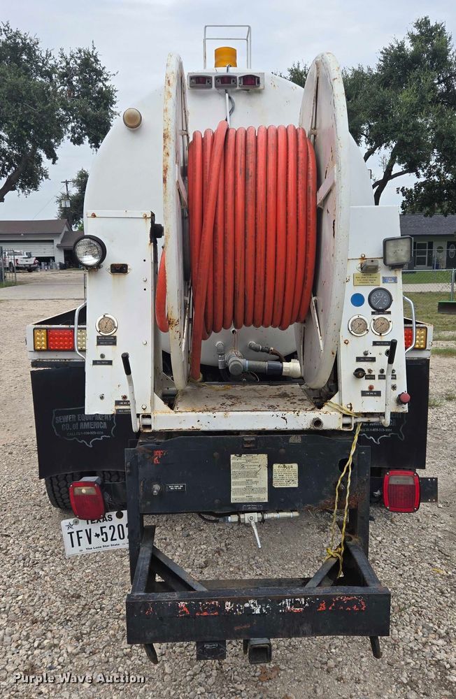 image for item EQ4065 1997 International 4700 vacuum truck