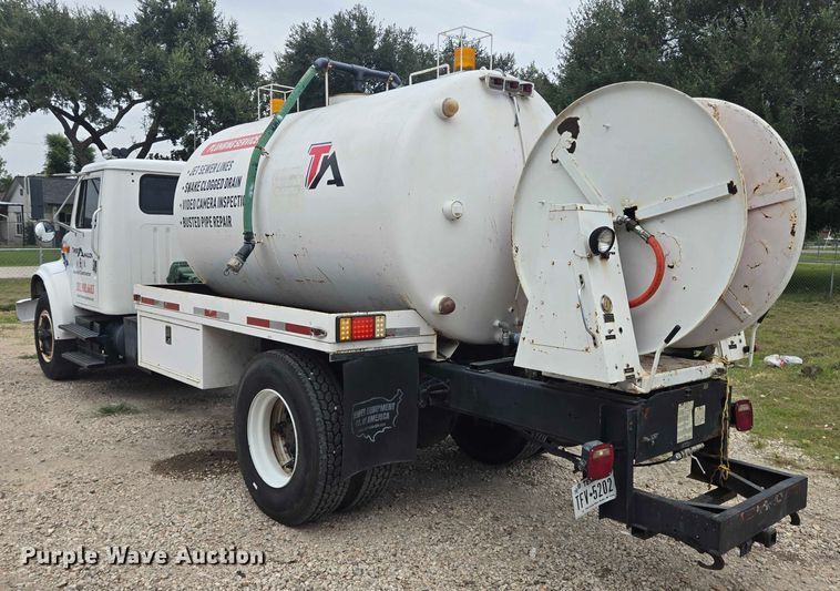 image for item EQ4065 1997 International 4700 vacuum truck