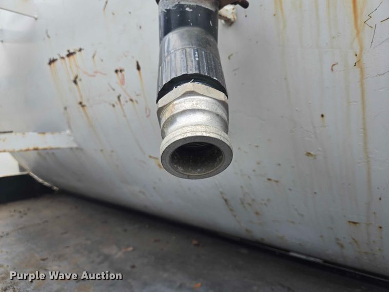 image for item EQ4065 1997 International 4700 vacuum truck